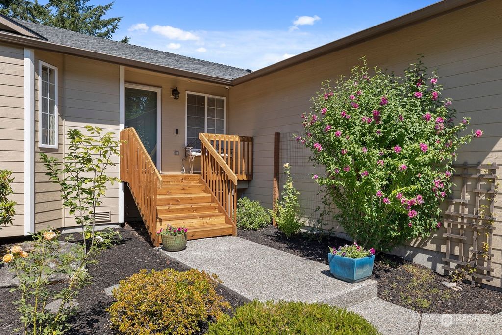 Photo of 14008 SE 188th Way, Renton, WA 98058 (MLS # 2018114)
