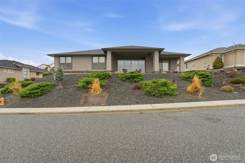 Photo of 1359 White Bluffs Street, Richland, WA 99352 (MLS # 2477078)