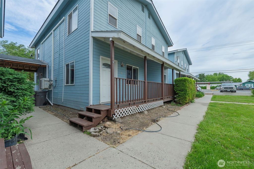 Photo of 191 Terminal Avenue #5, Wenatchee, WA 98801 (MLS # 2520432)