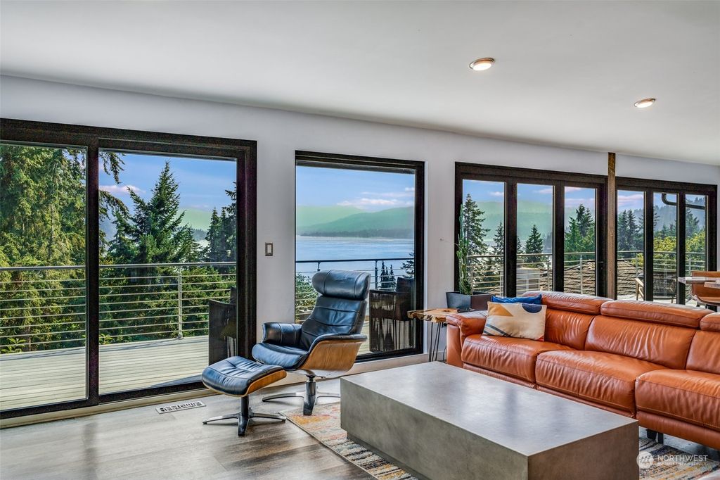 Photo of 17501 NE 4th Place, Bellevue, WA 98008 (MLS # 2287061)