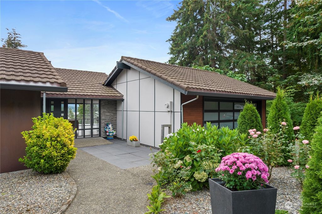 Photo of 17501 NE 4th Place, Bellevue, WA 98008 (MLS # 2287061)