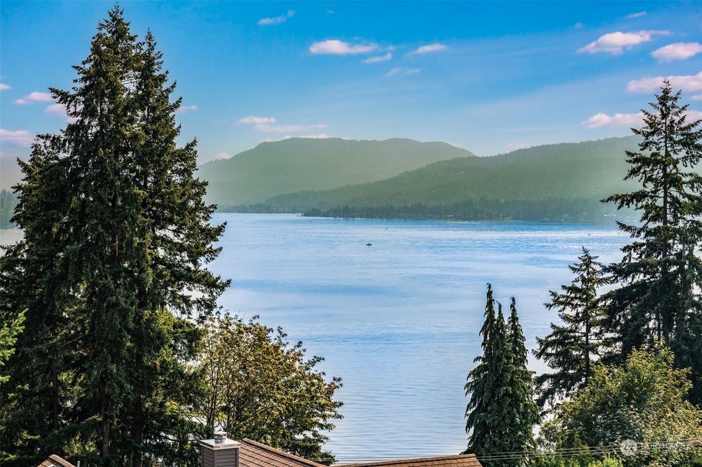 Photo of 17501 NE 4th Place, Bellevue, WA 98008 (MLS # 2287061)