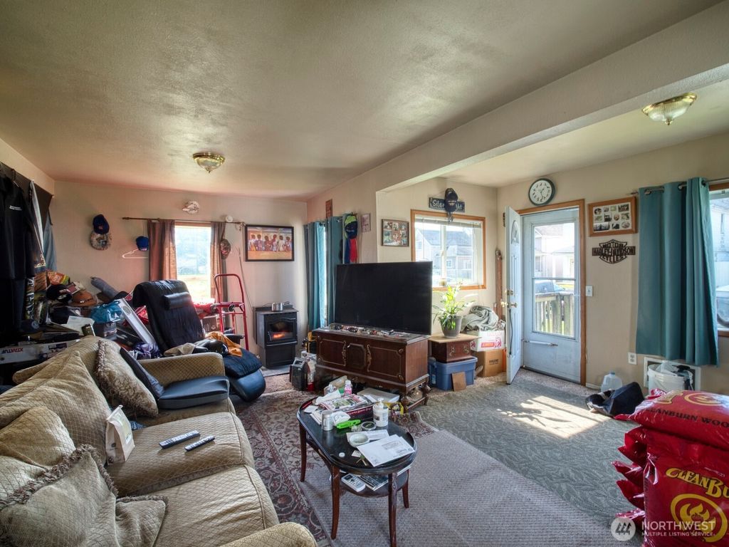 Photo of 620 Monroe Street, Hoquiam, WA 98550 (MLS # 2498030)