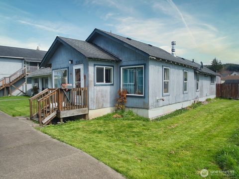 Photo of 620 Monroe Street, Hoquiam, WA 98550 (MLS # 2498030)