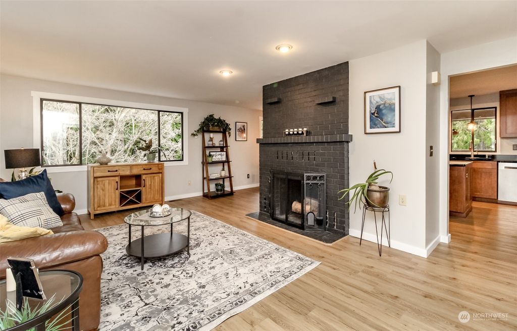 Photo of 16515 19th Avenue SW, Burien, WA 98166 (MLS # 2030300)