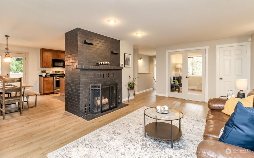 Photo of 16515 19th Avenue SW, Burien, WA 98166 (MLS # 2030300)