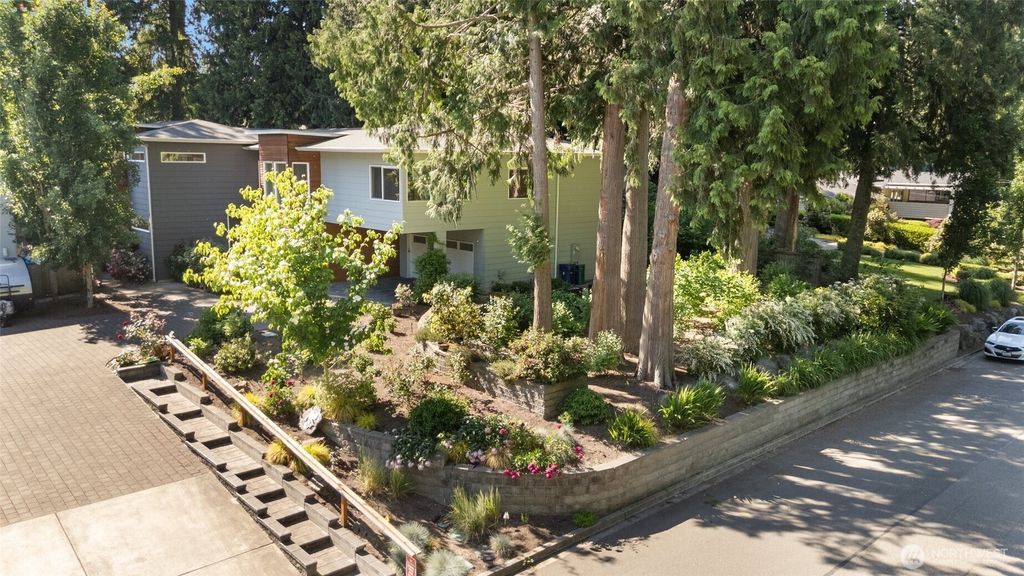 Photo of 11217 110th Avenue NE, Kirkland, WA 98033 (MLS # 2530299)