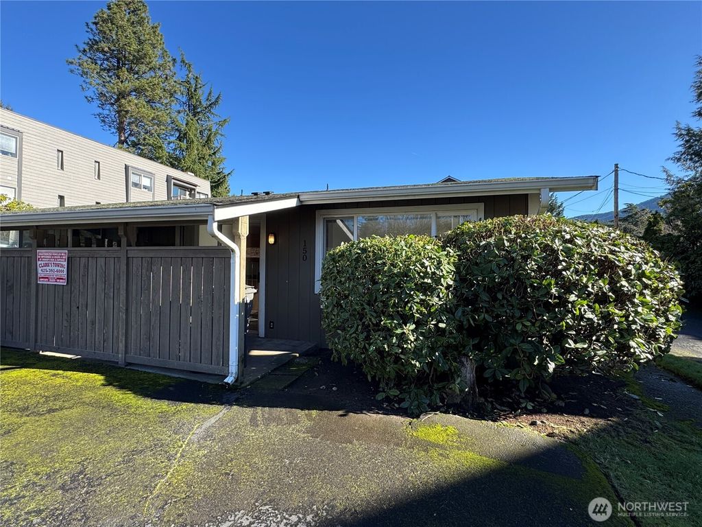 Photo of 150 2nd Place NW, Issaquah, WA 98027 (MLS # 2480431)