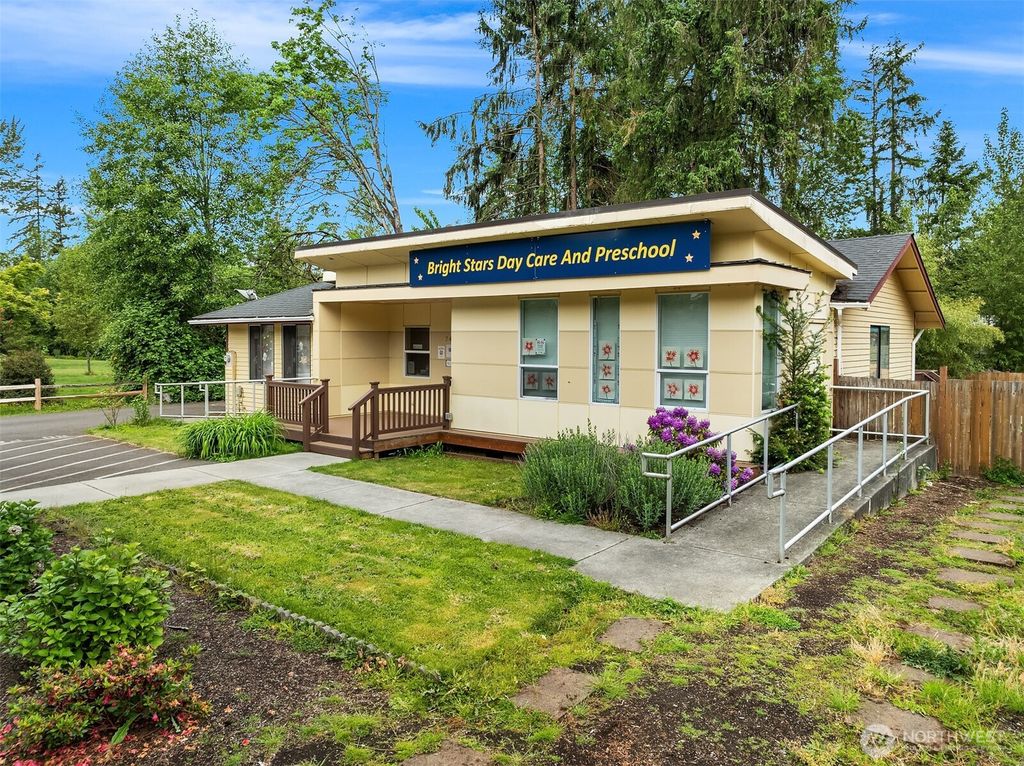 Photo of 740 4th Avenue NW, Issaquah, WA 98027 (MLS # 2385726)