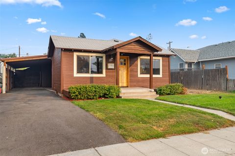 Photo of 203 Fuller Street, Wenatchee, WA 98801 (MLS # 2438046)