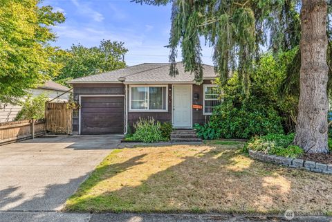 Photo of 342 Beech St St, Longview, WA 98632 (MLS # 2435591)