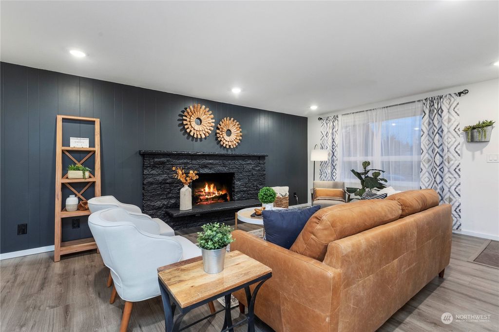 Photo of 2605 NE 24th Street, Renton, WA 98056 (MLS # 2038744)