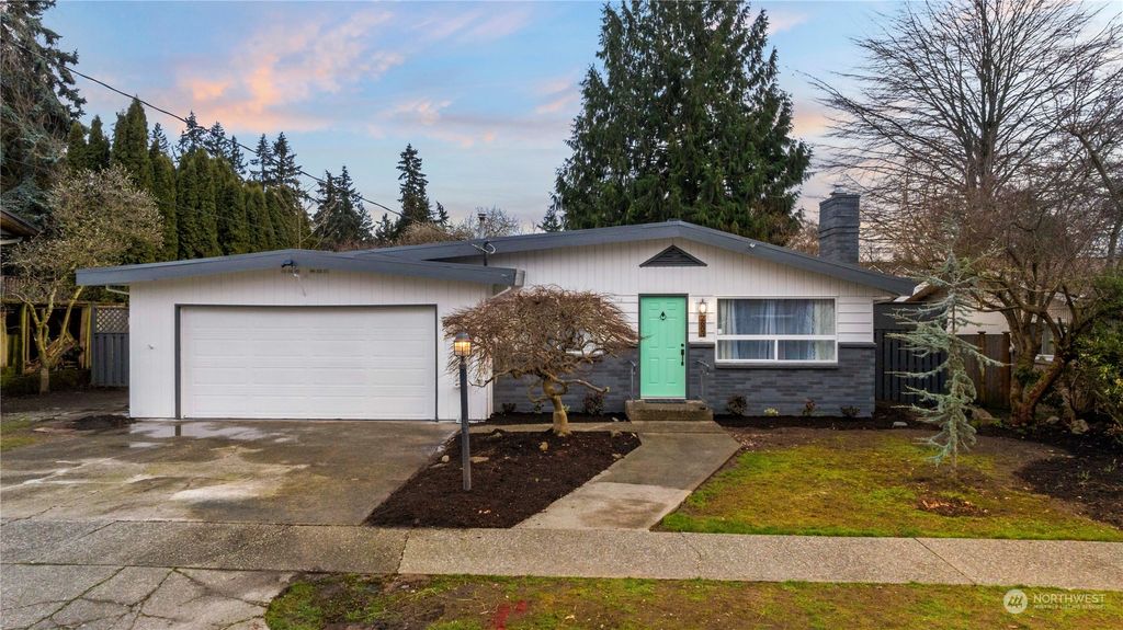 Photo of 2605 NE 24th Street, Renton, WA 98056 (MLS # 2038744)