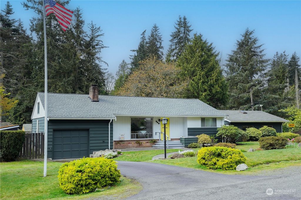 Photo of 533 N 185th Place, Shoreline, WA 98133 (MLS # 2221196)