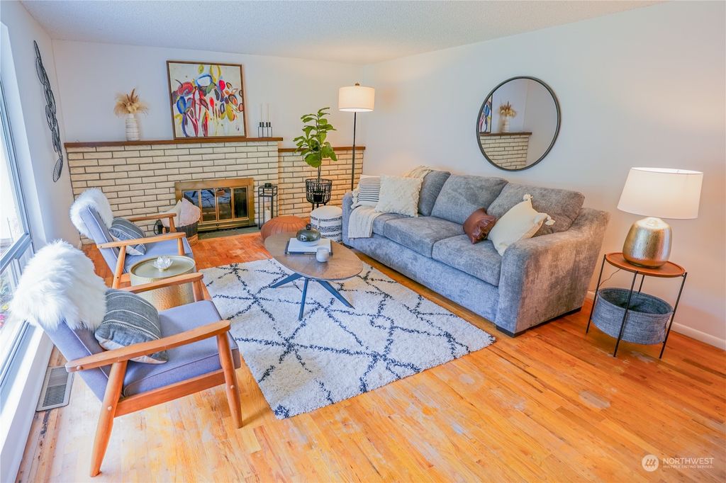 Photo of 533 N 185th Place, Shoreline, WA 98133 (MLS # 2221196)