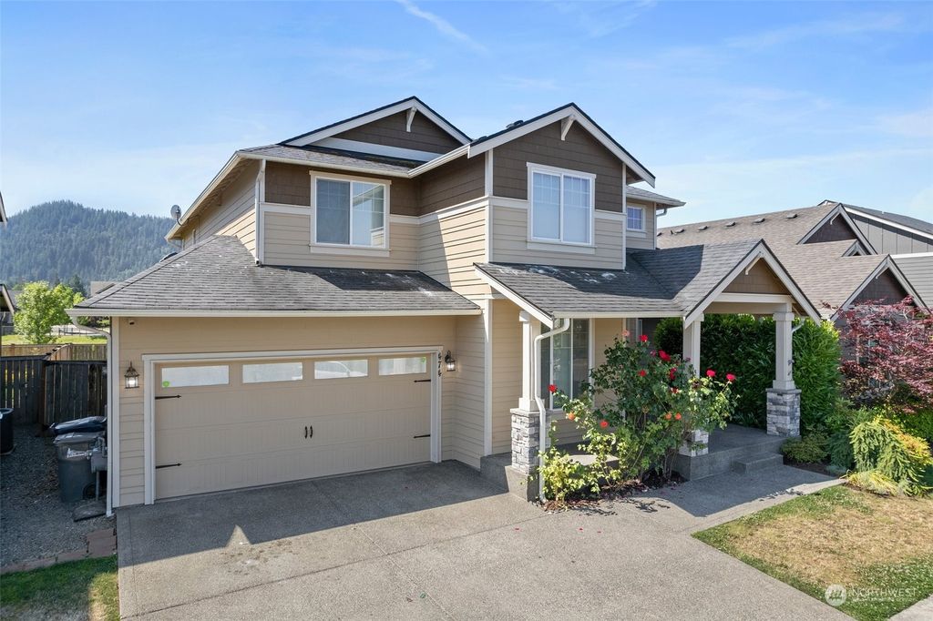 Photo of 474 Sigrist Drive E, Enumclaw, WA 98022 (MLS # 2266013)