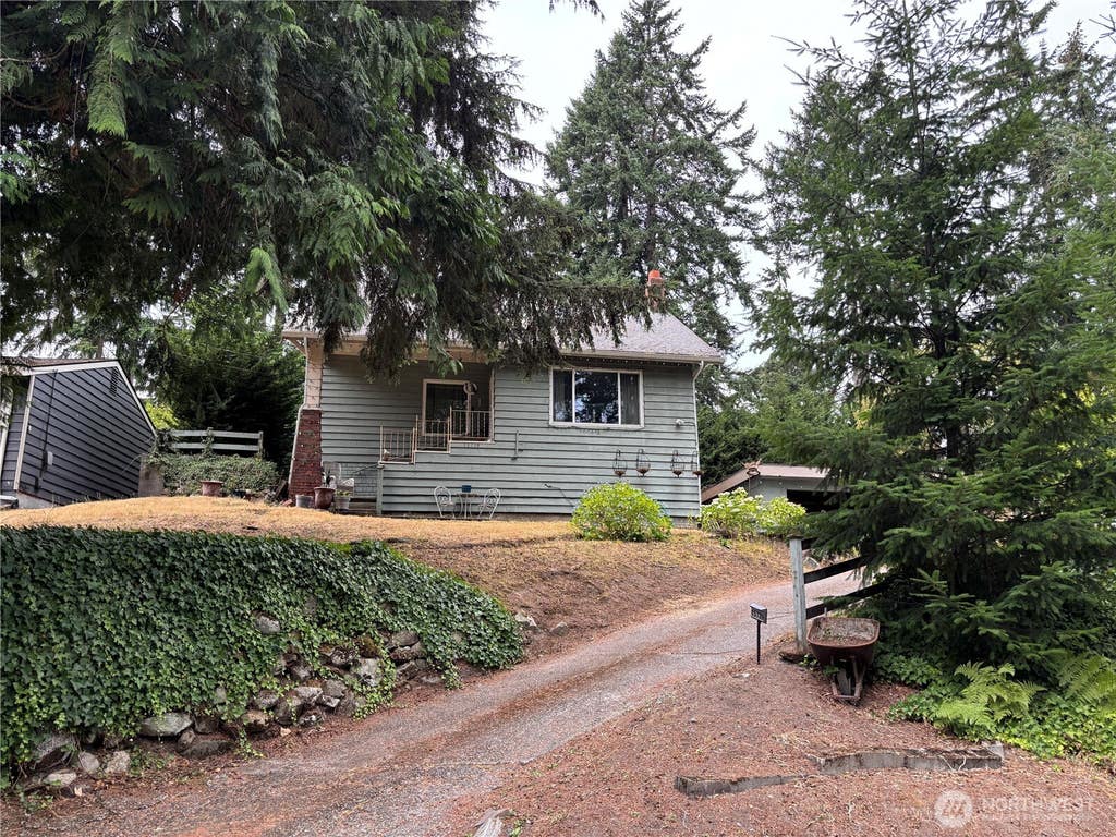 Photo of 15739 Densmore Avenue N, Shoreline, WA 98133 (MLS # 2572315)