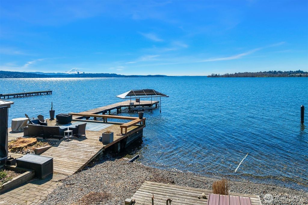 Photo of 7615 NE Champagne Point Place, Kirkland, WA 98034 (MLS # 2487849)