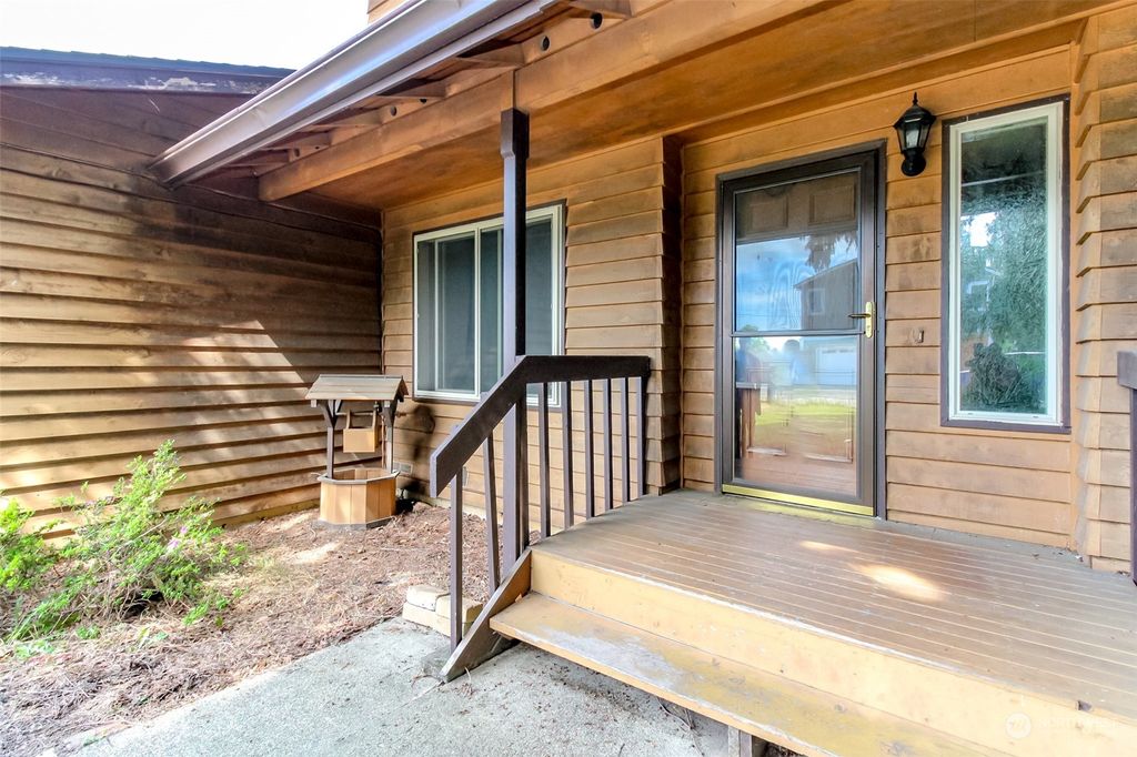 Photo of 13004 10th Avenue S, Burien, WA 98168 (MLS # 2072122)