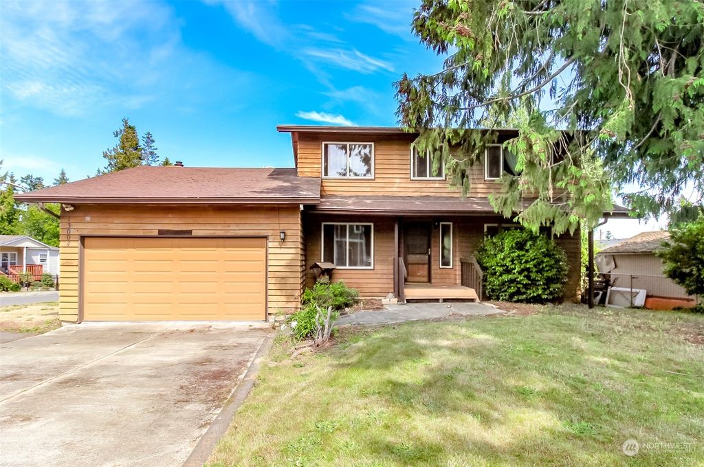 Photo of 13004 10th Avenue S, Burien, WA 98168 (MLS # 2072122)
