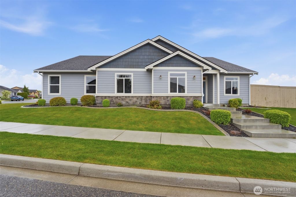 Photo of 1187 N Nevada Street, Kennewick, WA 99336 (MLS # 2513682)