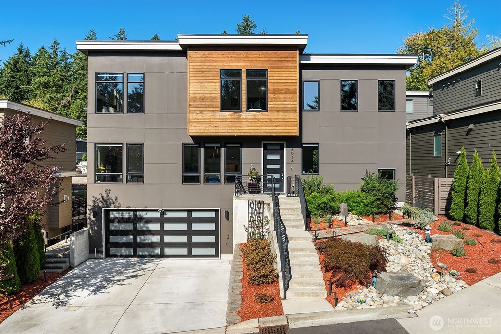 Photo of 8014 NE 116th Place, Kirkland, WA 98034 (MLS # 2442530)