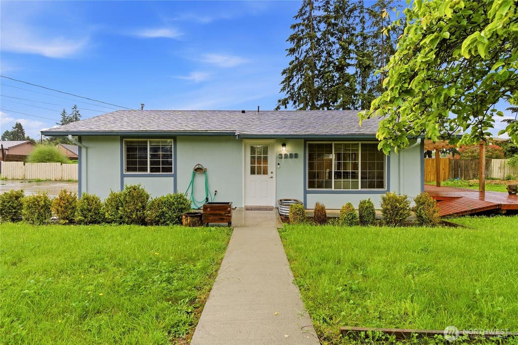 Photo of 3208 21st Street, Everett, WA 98201 (MLS # 2568788)