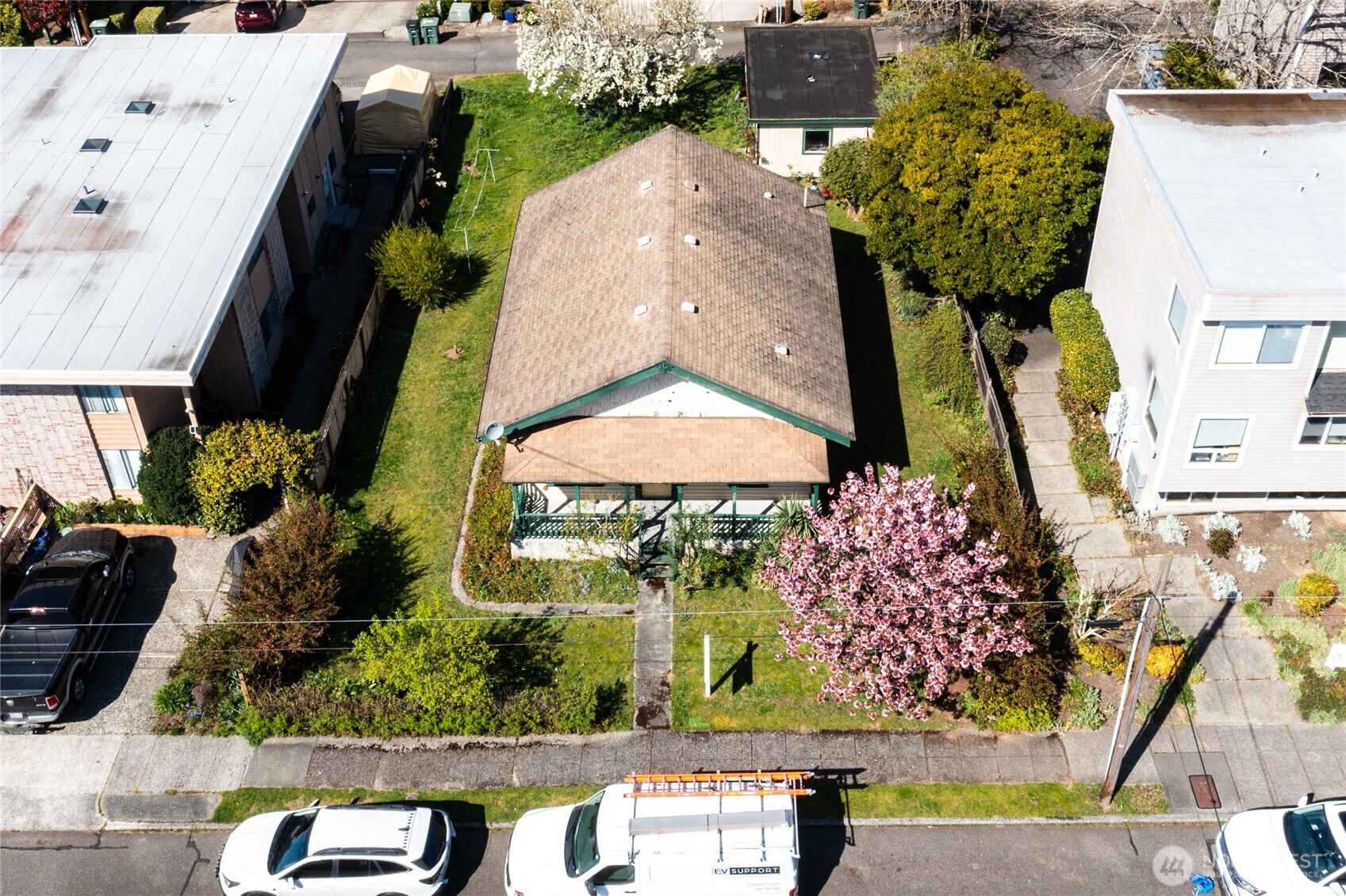 621 Daley Street