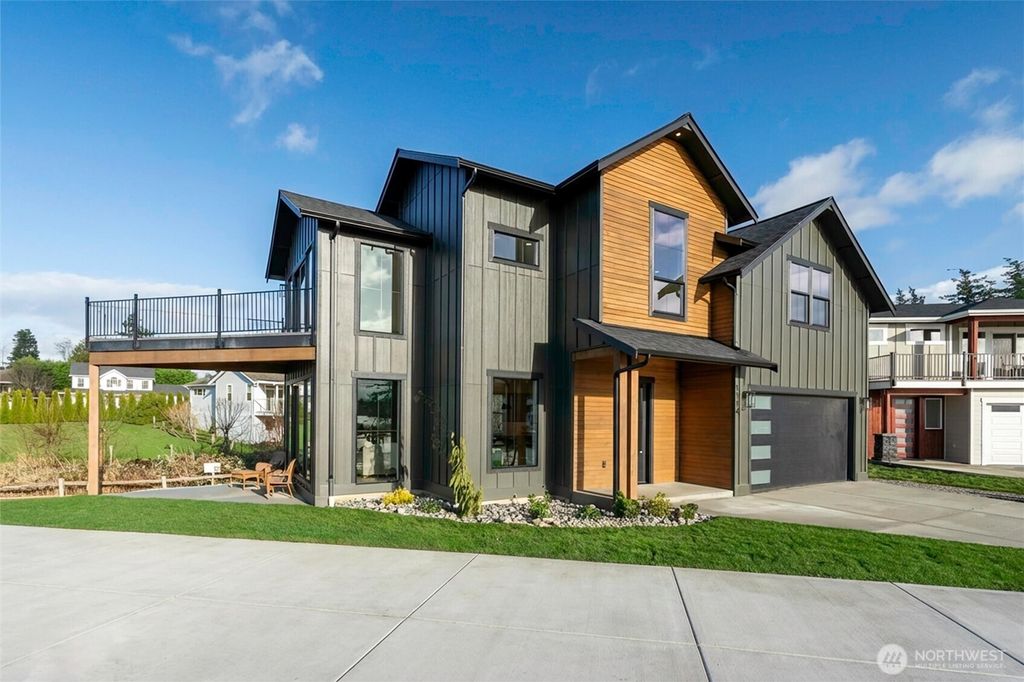 Photo of 1114 Leighton Street, Blaine, WA 98230 (MLS # 2461398)