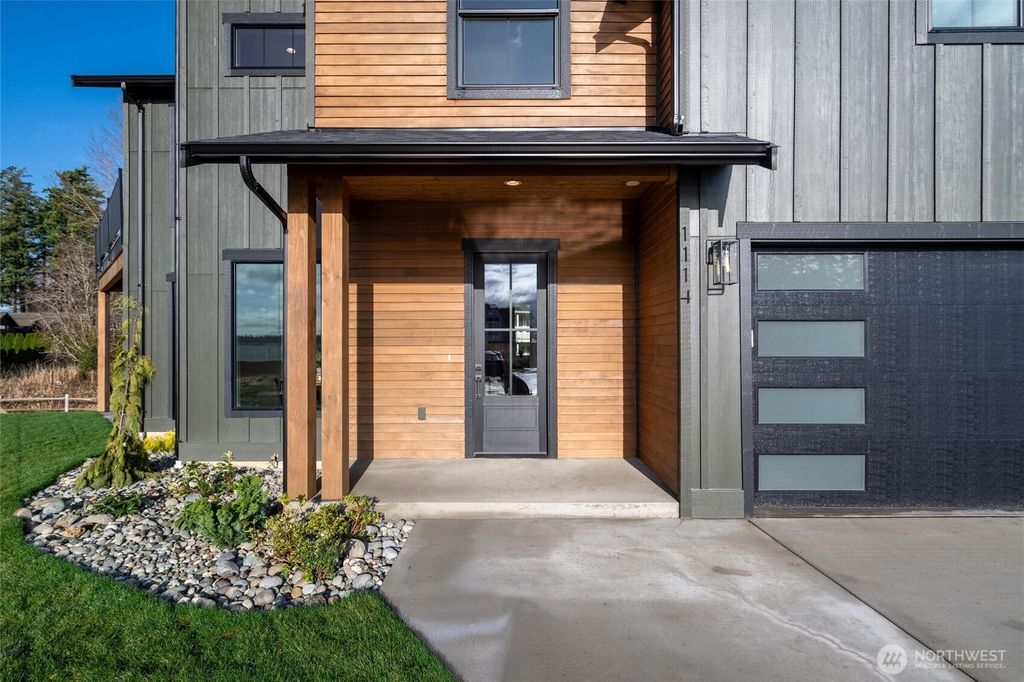 Photo of 1114 Leighton Street, Blaine, WA 98230 (MLS # 2461398)