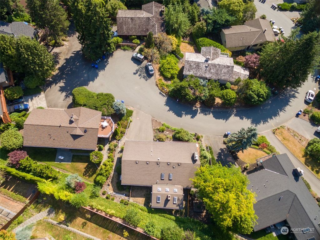 Photo of 5413 NE 200th Place, Lake Forest Park, WA 98155 (MLS # 2141905)