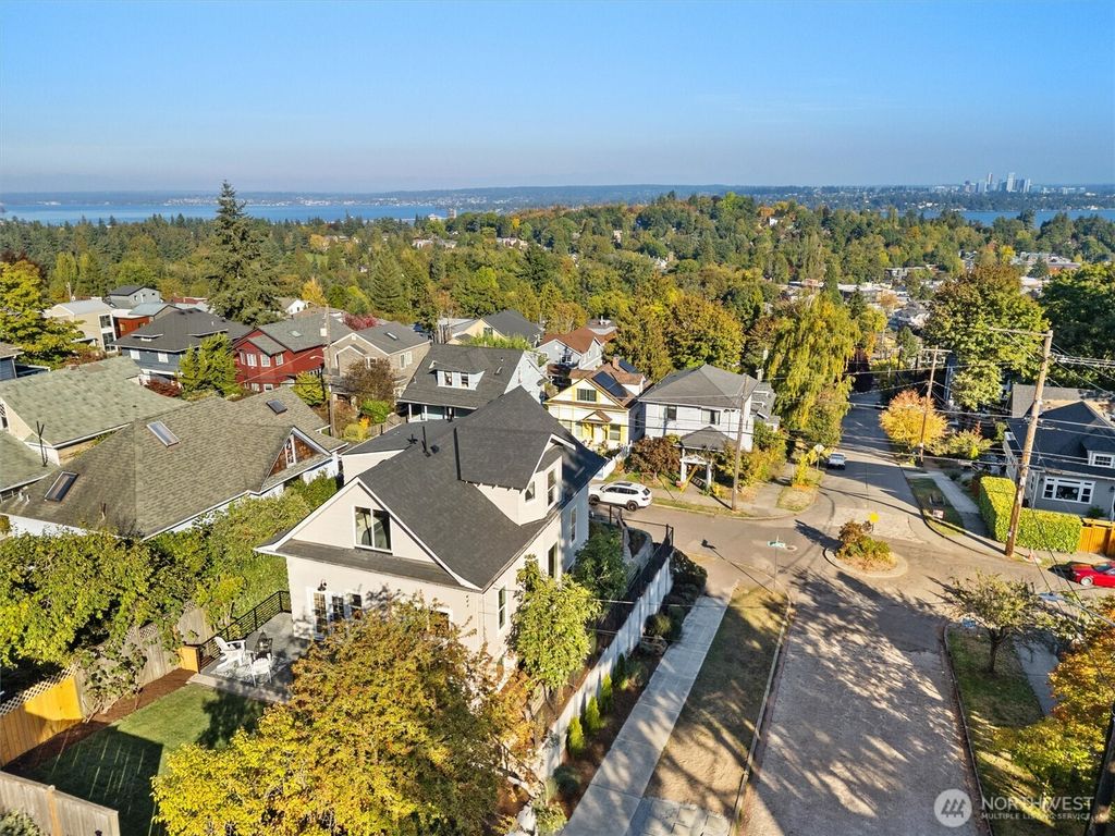 Photo of 603 24th Avenue E, Seattle, WA 98112 (MLS # 2436896)