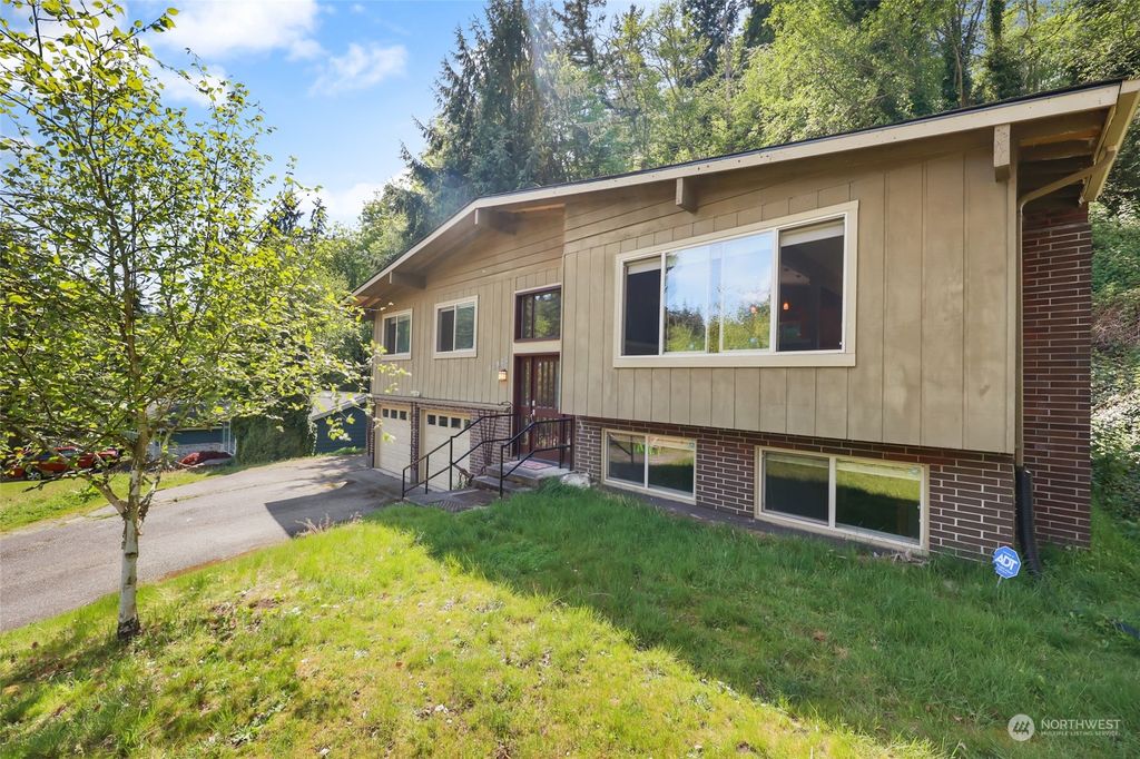 Photo of 13835 17th Avenue SW, Burien, WA 98166 (MLS # 2065038)