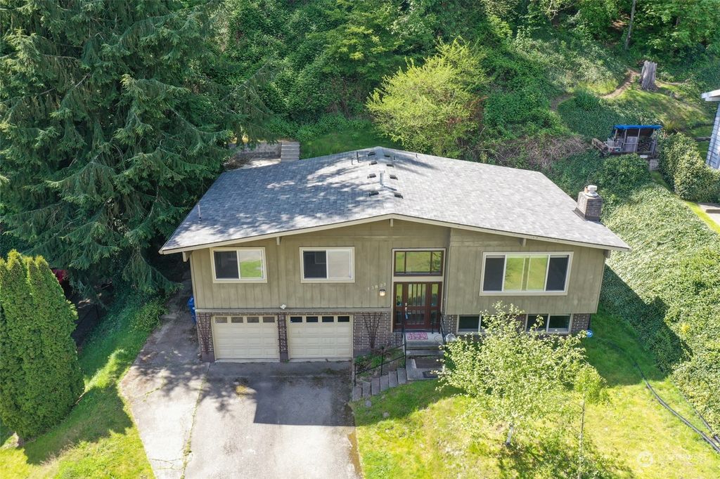 Photo of 13835 17th Avenue SW, Burien, WA 98166 (MLS # 2065038)