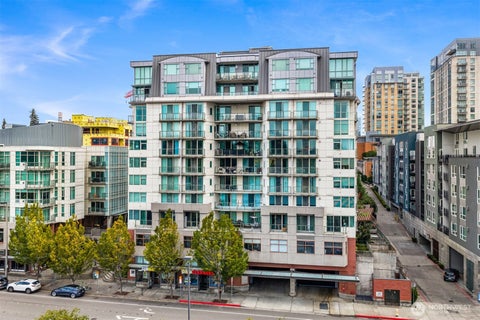 Photo of 1100 106th Avenue NE #203, Bellevue, WA 98004 (MLS # 2582288)