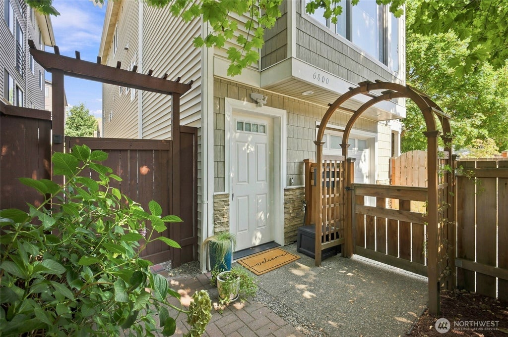 Photo of 6800 Oswego Place NE, Seattle, WA 98115 (MLS # 2573805)