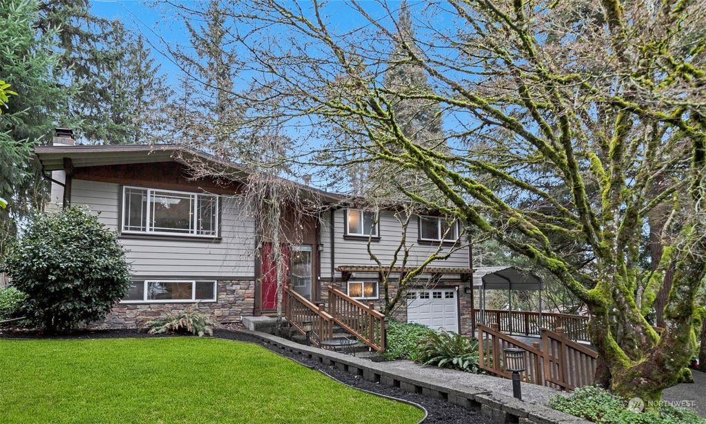 Photo of 8515 NE 136th Street, Kirkland, WA 98034 (MLS # 2209628)