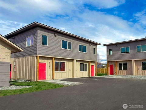 Photo of 801 N 16th Avenue #3, Yakima, WA 98902 (MLS # 2520986)