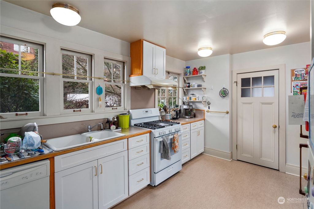 Photo of 5026 21st Avenue NE, Seattle, WA 98105 (MLS # 2037100)