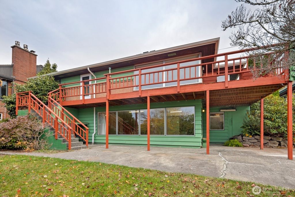 Photo of 5624 37th Avenue SW, Seattle, WA 98126 (MLS # 2439010)