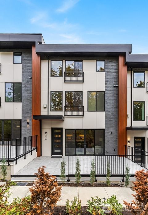 Photo of 286 118th Avenue SE, Bellevue, WA 98005 (MLS # 2502534)