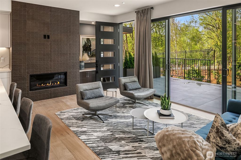 Photo of 286 118th Avenue SE, Bellevue, WA 98005 (MLS # 2502534)