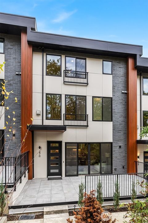 Photo of 286 118th Avenue SE, Bellevue, WA 98005 (MLS # 2502534)