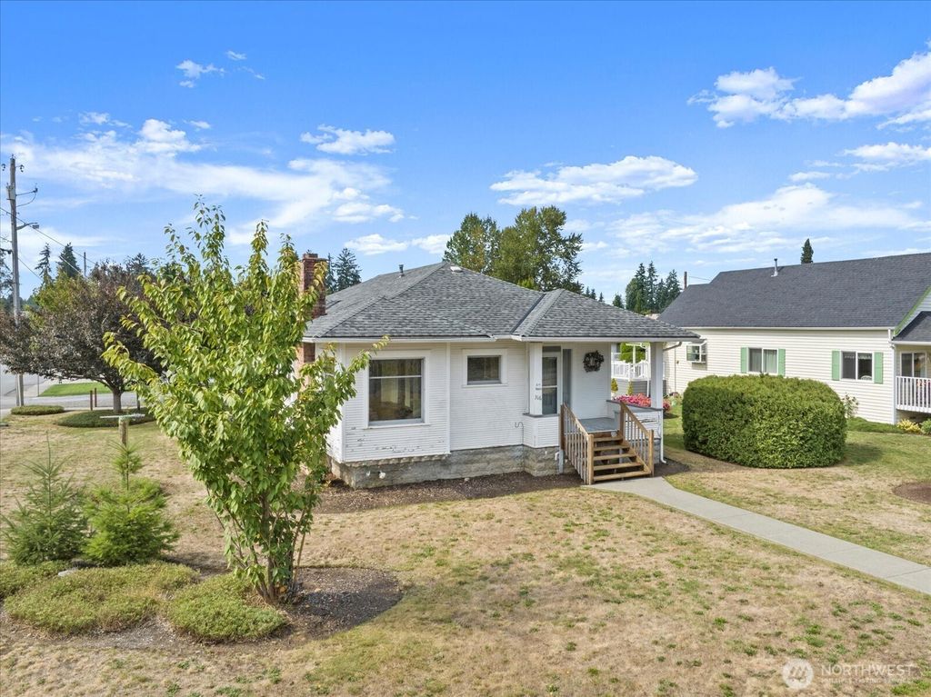 Photo of 316 S Kentucky Avenue, Granite Falls, WA 98252 (MLS # 2431238)