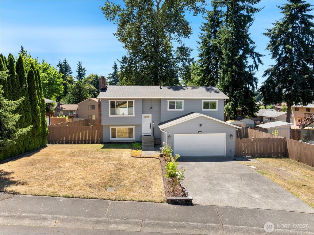 Photo of 14609 SE 195th Place, Renton, WA 98058 (MLS # 2408516)