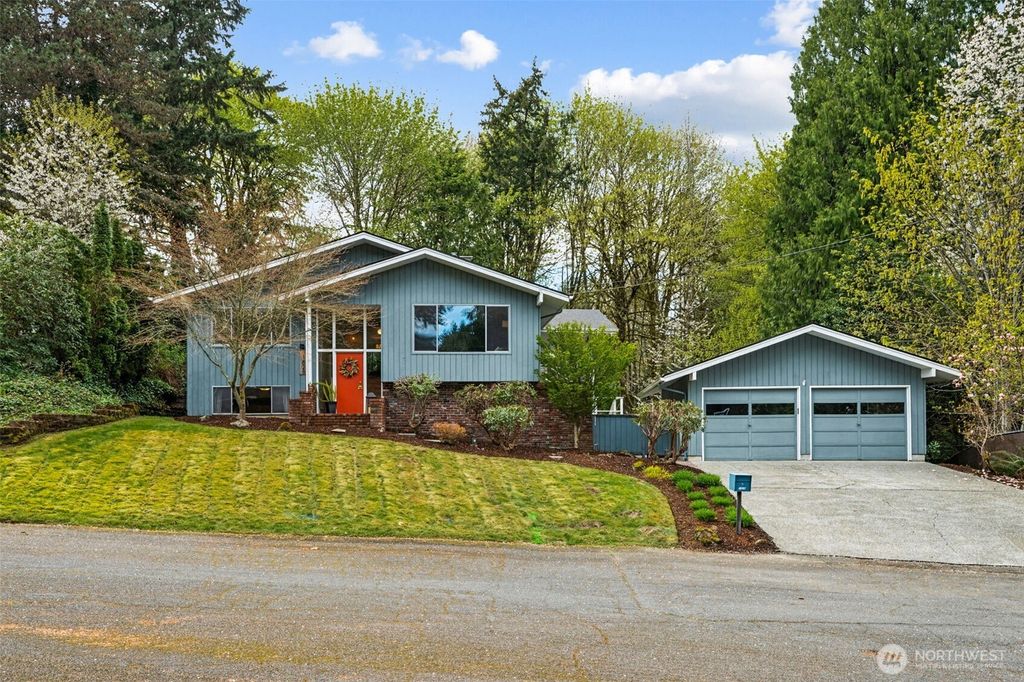 Photo of 1828 Lakewood Circle SE, Olympia, WA 98501 (MLS # 2508485)