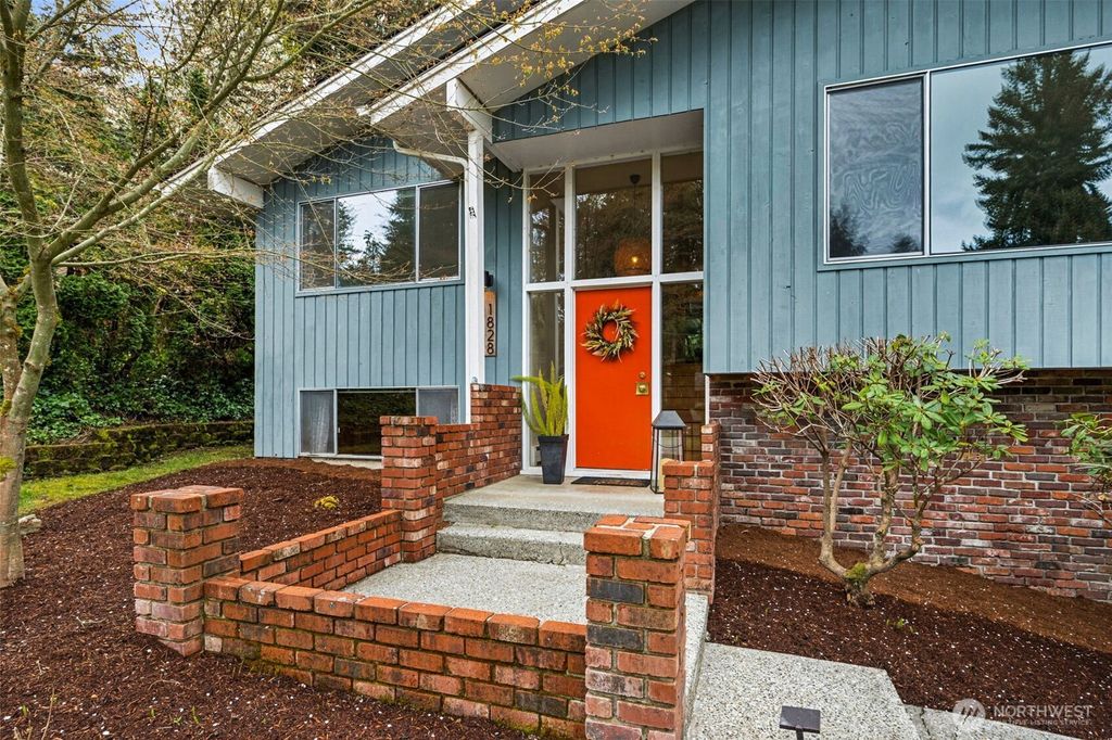 Photo of 1828 Lakewood Circle SE, Olympia, WA 98501 (MLS # 2508485)