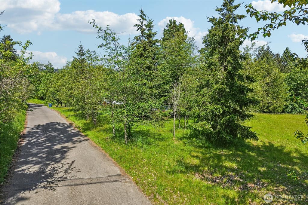 Photo of 289 XX 152nd Avenue SE, Kent, WA 98042 (MLS # 2566023)