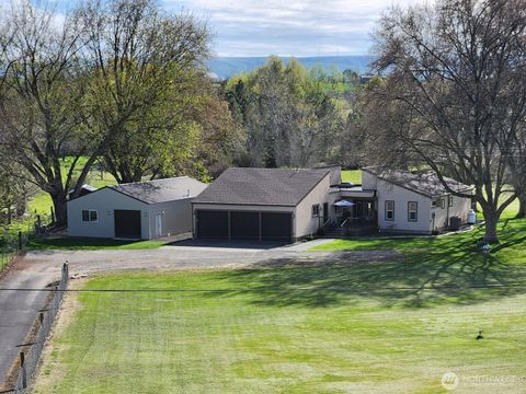 Photo of 1343 Bussell Road, Walla Walla, WA 99362 (MLS # 2505852)