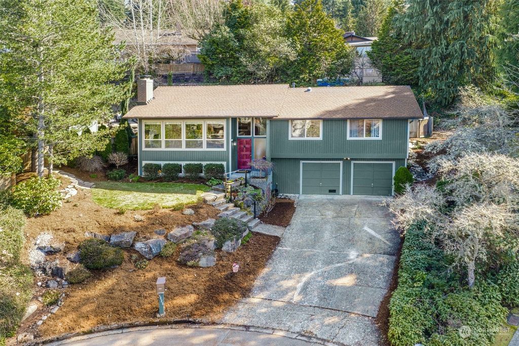 Photo of 4686 148th Place SE, Bellevue, WA 98006 (MLS # 2047053)